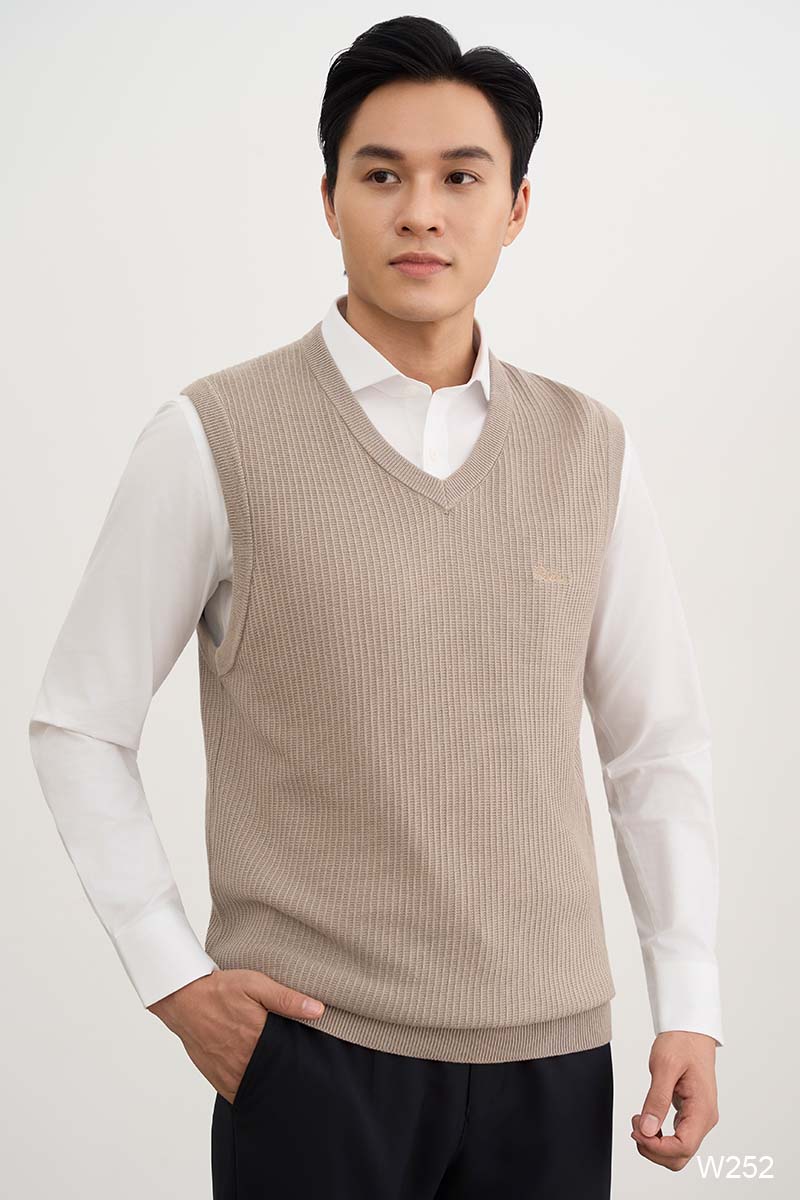 Áo len gile nam Santino cổ V màu be | W252